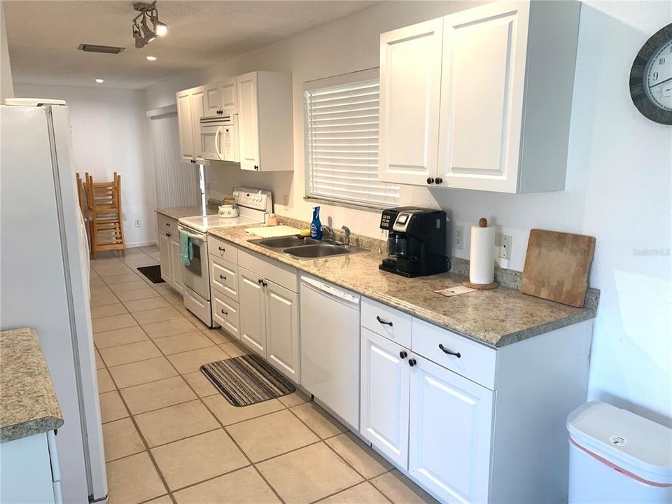 Active With Contract: $210,000 (3 beds, 2 baths, 1133 Square Feet)