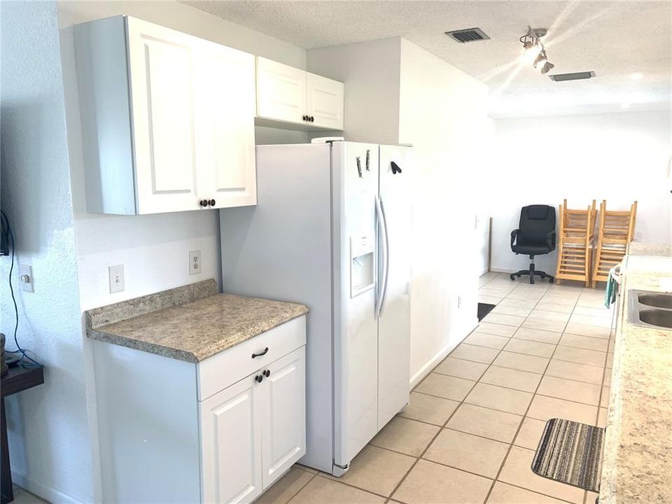 Active With Contract: $210,000 (3 beds, 2 baths, 1133 Square Feet)