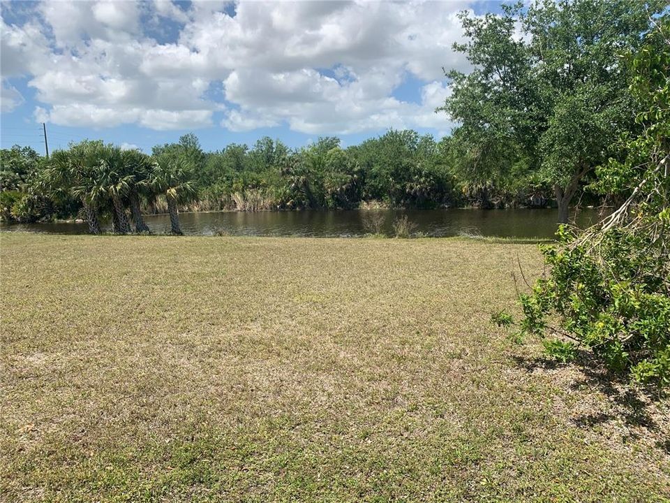 Active With Contract: $210,000 (3 beds, 2 baths, 1133 Square Feet)