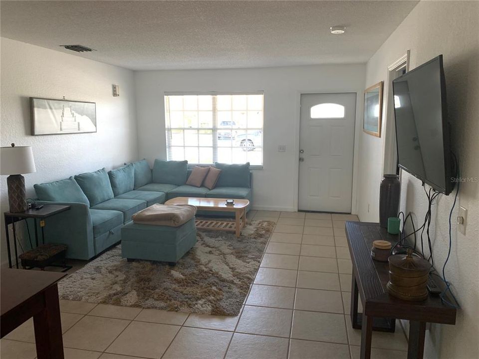 Active With Contract: $210,000 (3 beds, 2 baths, 1133 Square Feet)