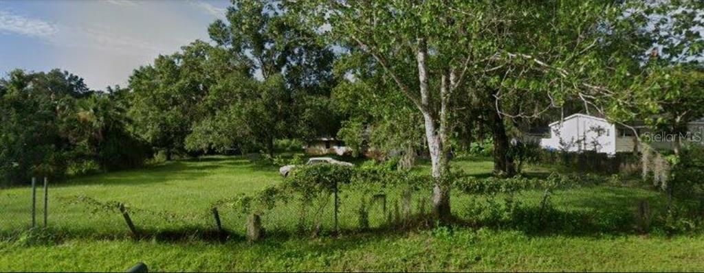 На продажу: $325,000 (0.62 acres)