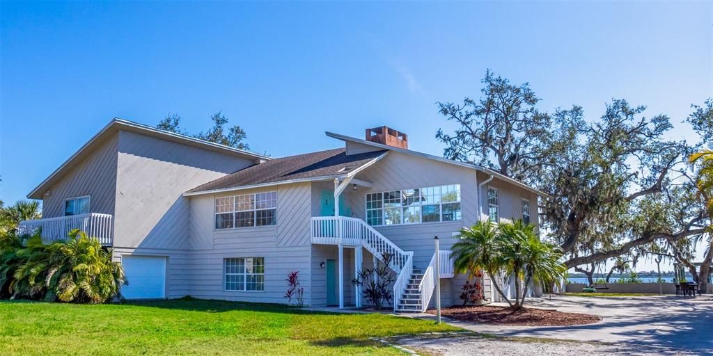 Recently Sold: $1,595,000 (5 beds, 3 baths, 4012 Square Feet)
