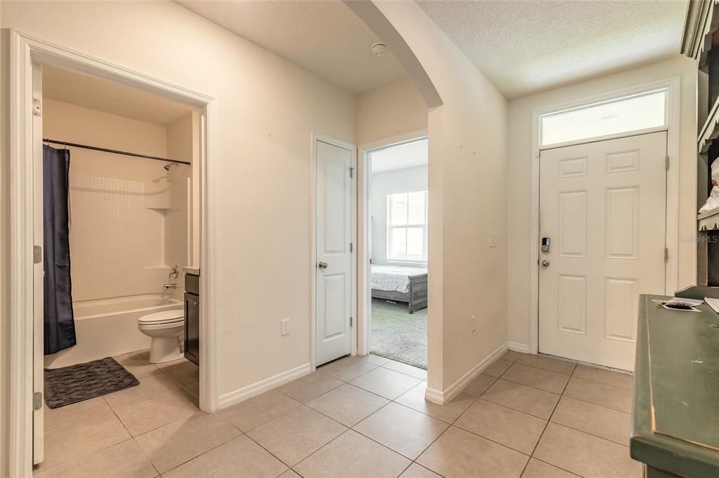 For Sale: $325,000 (3 beds, 2 baths, 1670 Square Feet)