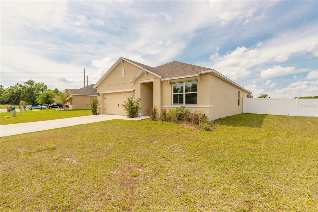 For Sale: $325,000 (3 beds, 2 baths, 1670 Square Feet)