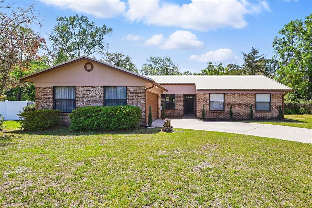 Recently Sold: $355,000 (3 beds, 2 baths, 1709 Square Feet)