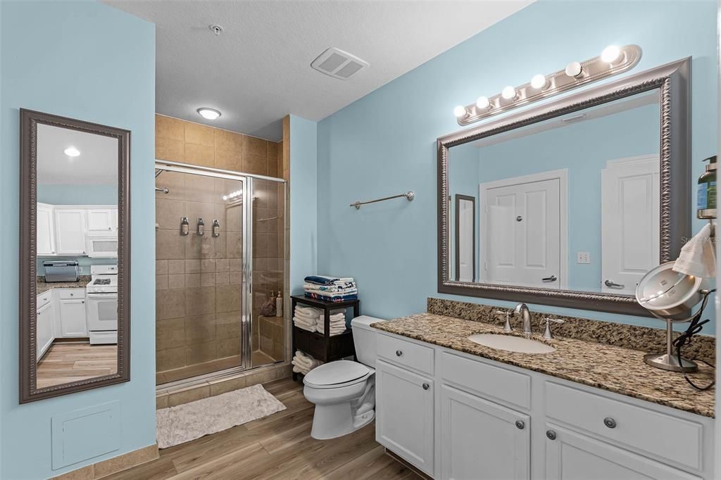 Active With Contract: $194,900 (1 beds, 1 baths, 823 Square Feet)