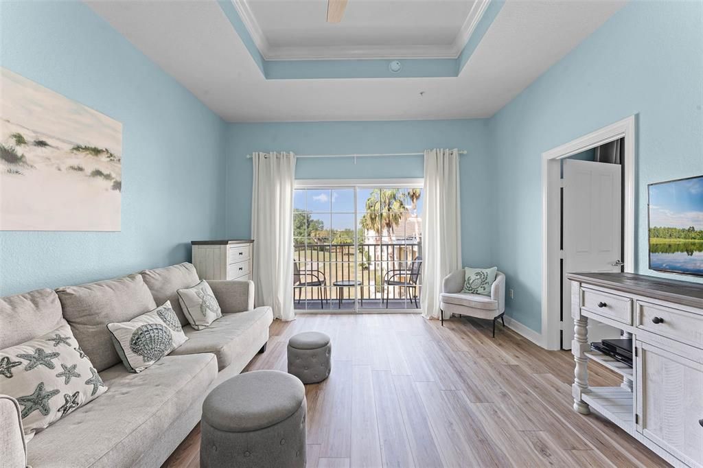 Active With Contract: $194,900 (1 beds, 1 baths, 823 Square Feet)