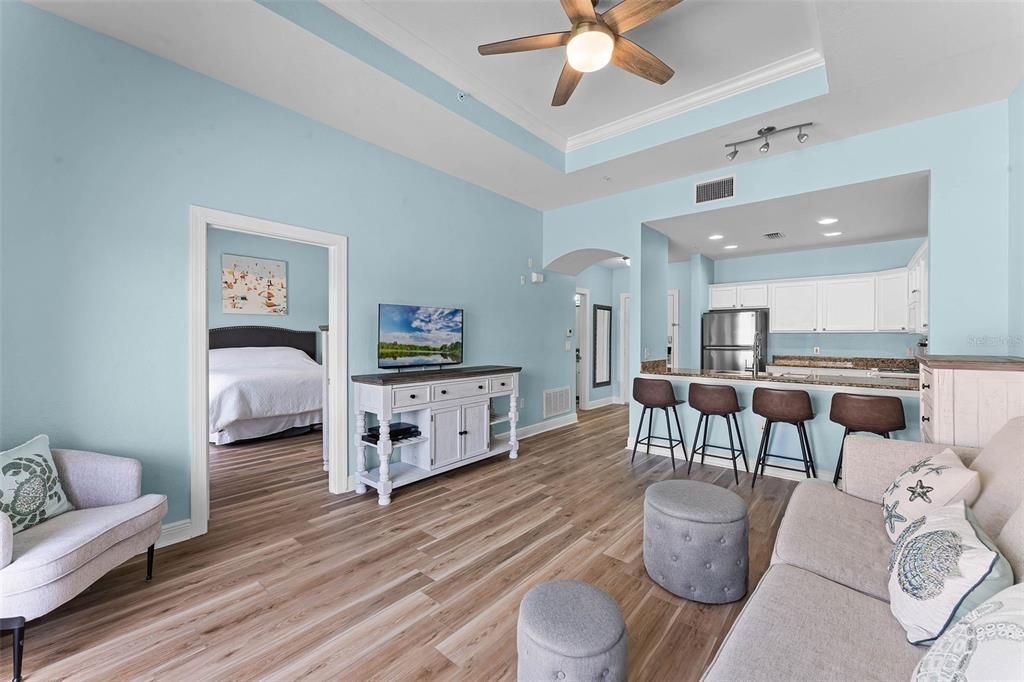 Active With Contract: $194,900 (1 beds, 1 baths, 823 Square Feet)