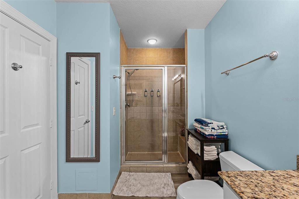 Active With Contract: $194,900 (1 beds, 1 baths, 823 Square Feet)