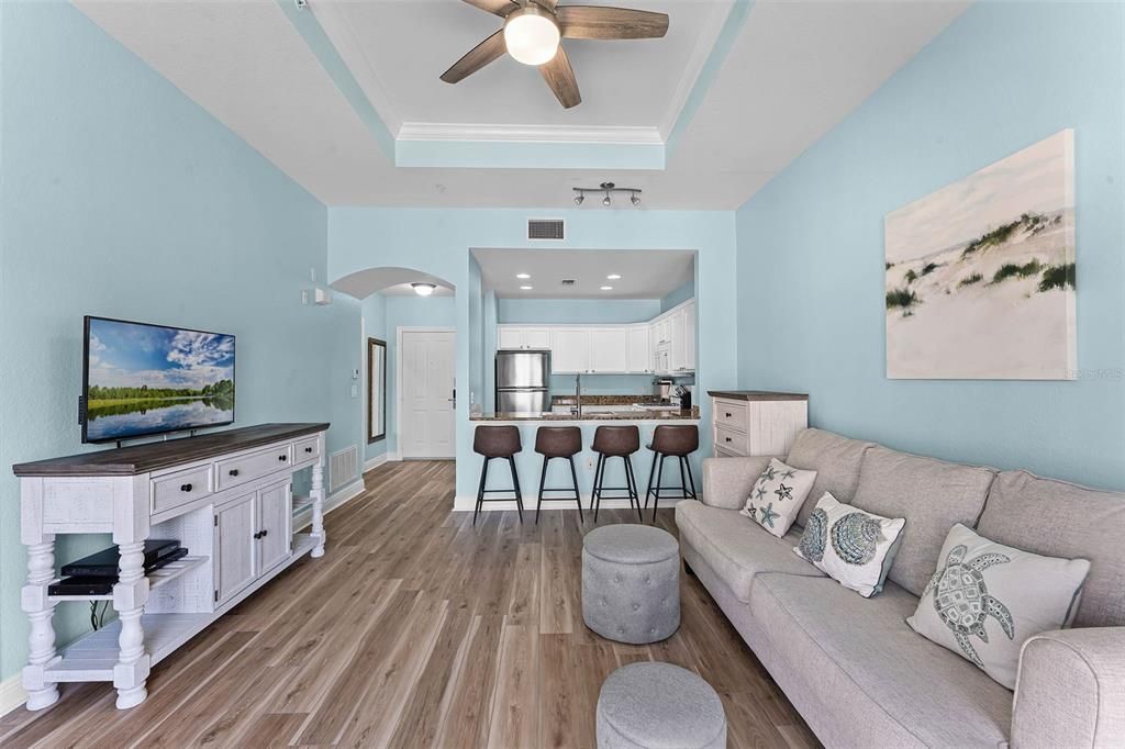 Active With Contract: $194,900 (1 beds, 1 baths, 823 Square Feet)