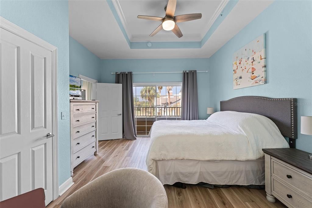 Active With Contract: $194,900 (1 beds, 1 baths, 823 Square Feet)