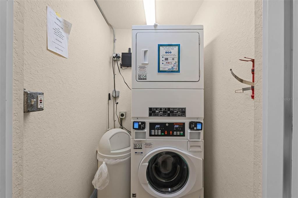 Active With Contract: $194,900 (1 beds, 1 baths, 823 Square Feet)