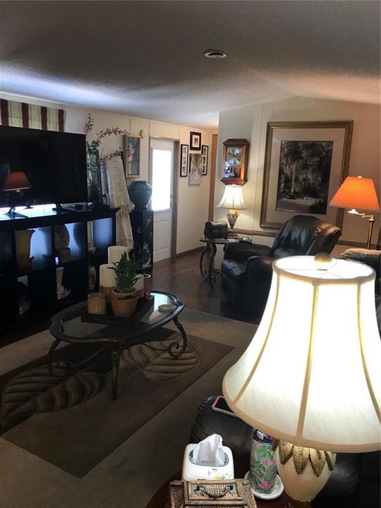 На продажу: $215,000 (2 спален, 2 ванн, 1222 Квадратных фут)