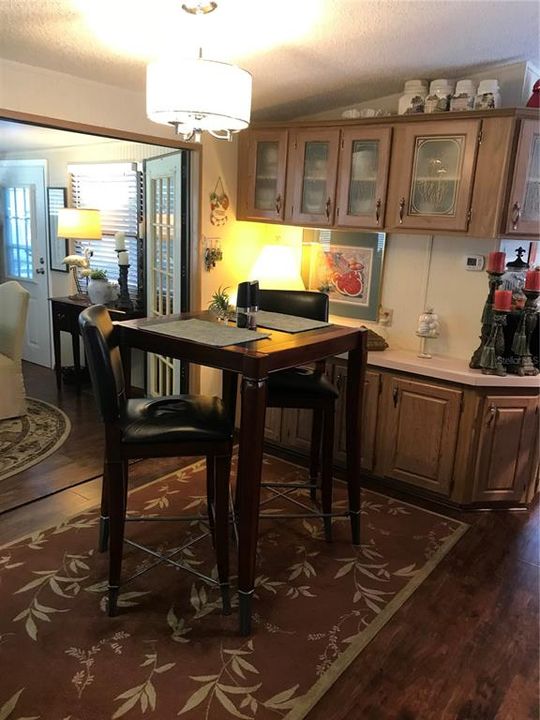 На продажу: $215,000 (2 спален, 2 ванн, 1222 Квадратных фут)