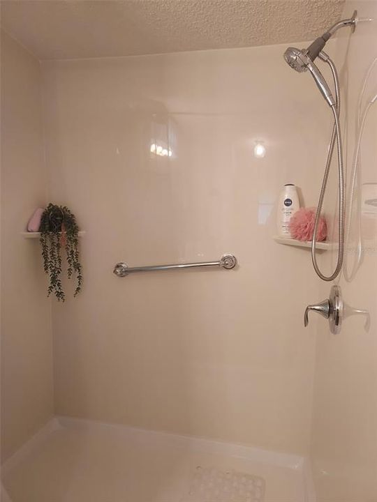 На продажу: $215,000 (2 спален, 2 ванн, 1222 Квадратных фут)