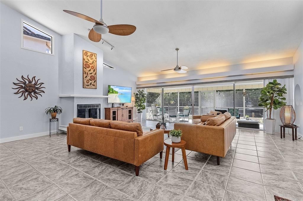 Под контрактом: $1,975,000 (3 спален, 2 ванн, 2010 Квадратных фут)