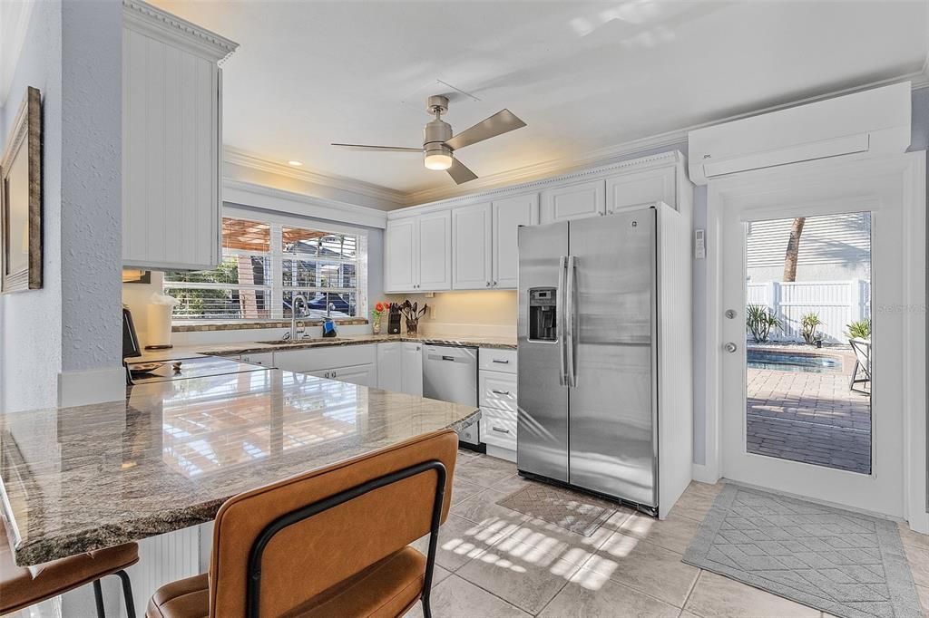 Под контрактом: $1,975,000 (3 спален, 2 ванн, 2010 Квадратных фут)