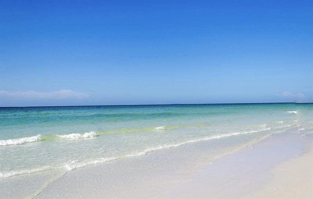 Под контрактом: $1,975,000 (3 спален, 2 ванн, 2010 Квадратных фут)