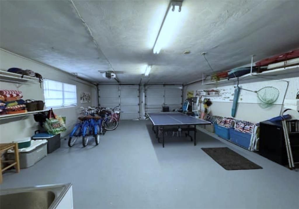 Под контрактом: $1,975,000 (3 спален, 2 ванн, 2010 Квадратных фут)