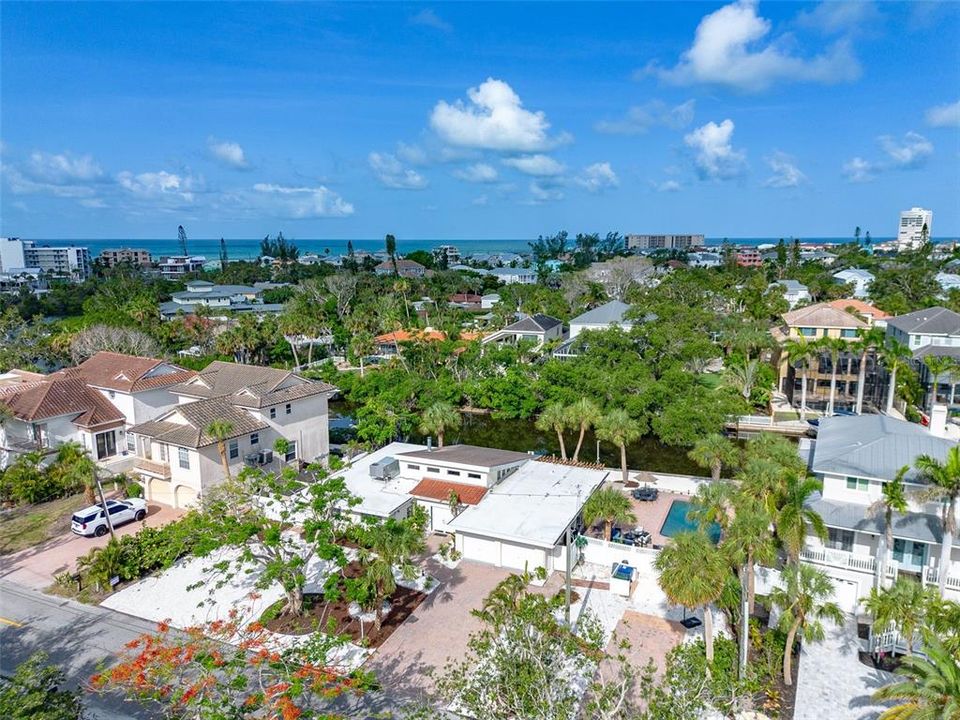 Под контрактом: $1,975,000 (3 спален, 2 ванн, 2010 Квадратных фут)