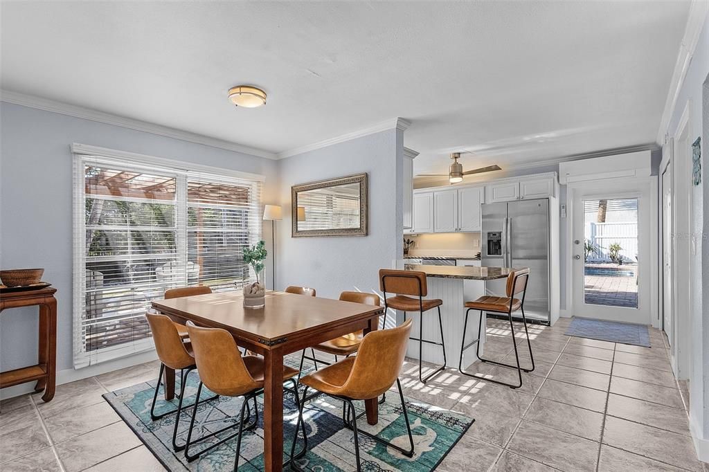 Под контрактом: $1,975,000 (3 спален, 2 ванн, 2010 Квадратных фут)