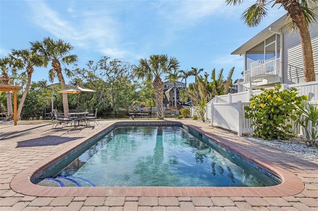 Под контрактом: $1,975,000 (3 спален, 2 ванн, 2010 Квадратных фут)