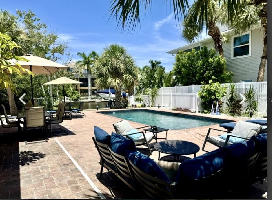 Под контрактом: $1,975,000 (3 спален, 2 ванн, 2010 Квадратных фут)