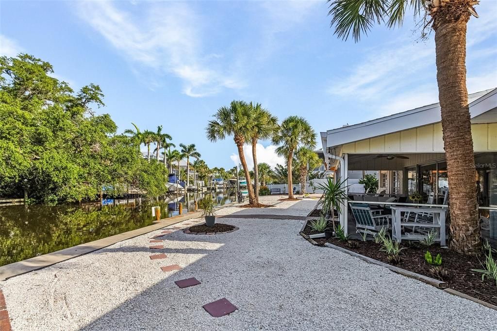 Под контрактом: $1,975,000 (3 спален, 2 ванн, 2010 Квадратных фут)