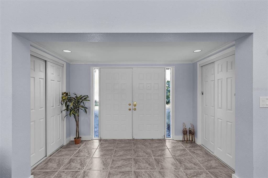 Под контрактом: $1,975,000 (3 спален, 2 ванн, 2010 Квадратных фут)