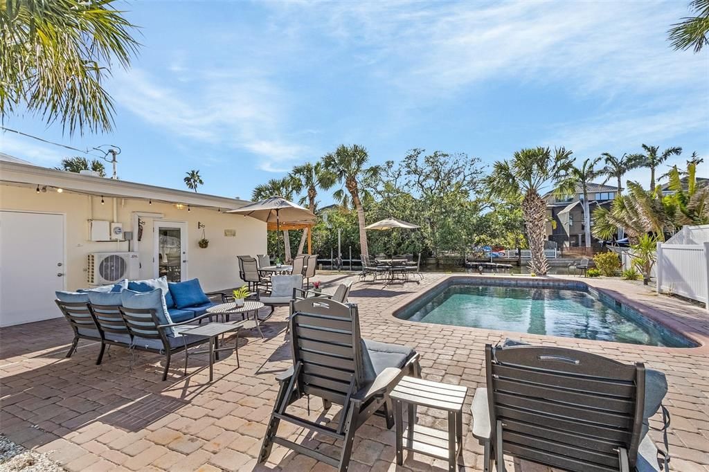 Под контрактом: $1,975,000 (3 спален, 2 ванн, 2010 Квадратных фут)