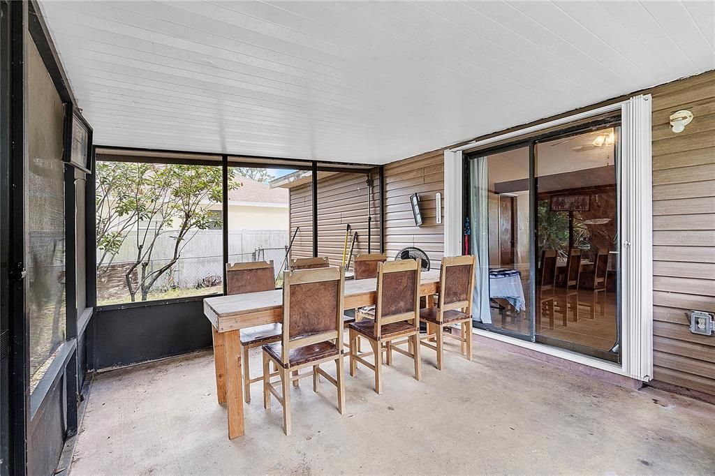 待售: $197,000 (2 贝兹, 1 浴室, 816 平方英尺)