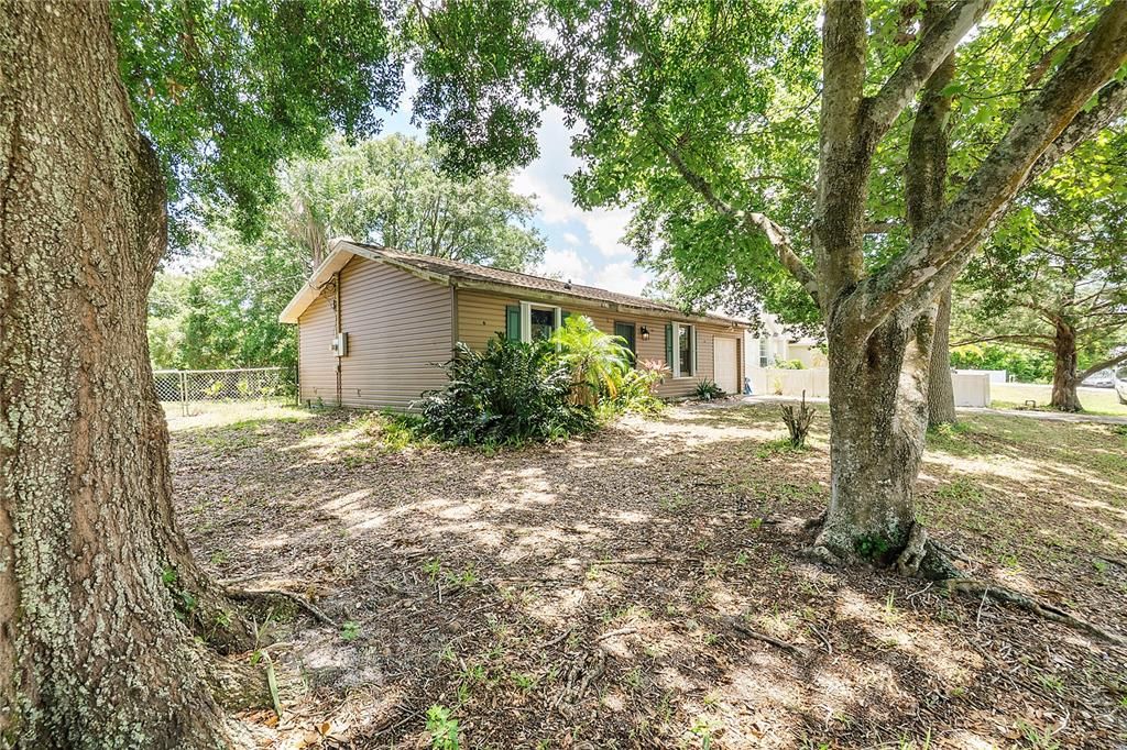 待售: $197,000 (2 贝兹, 1 浴室, 816 平方英尺)