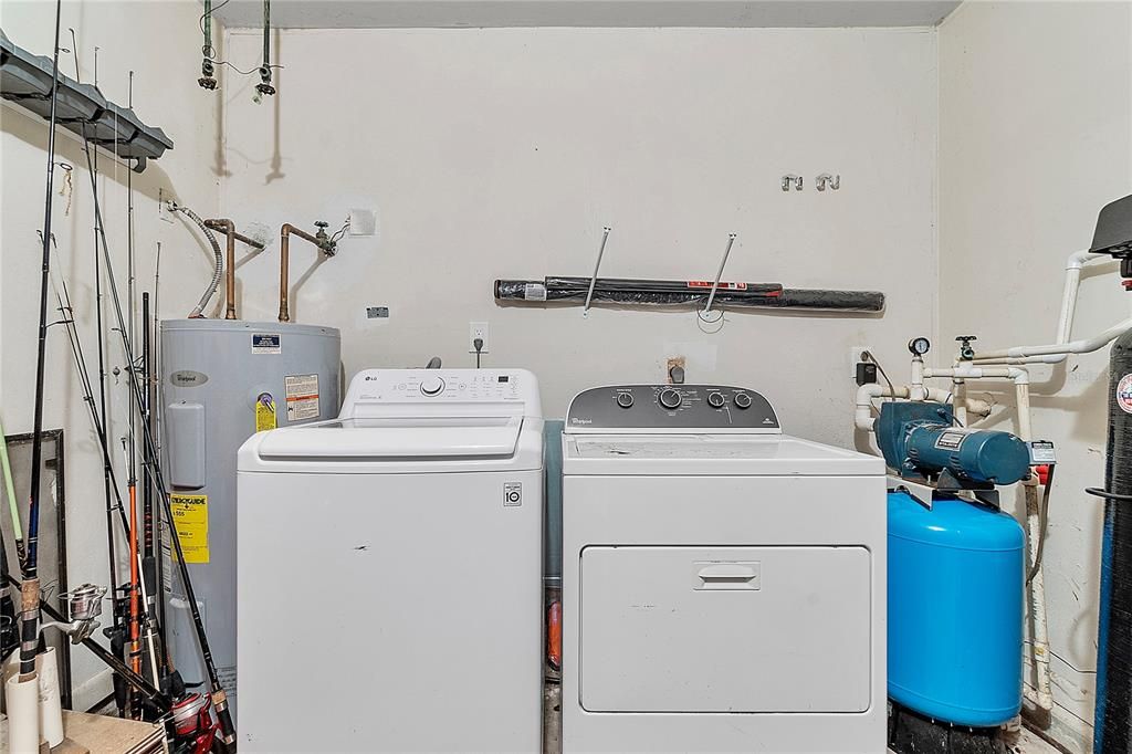 待售: $197,000 (2 贝兹, 1 浴室, 816 平方英尺)