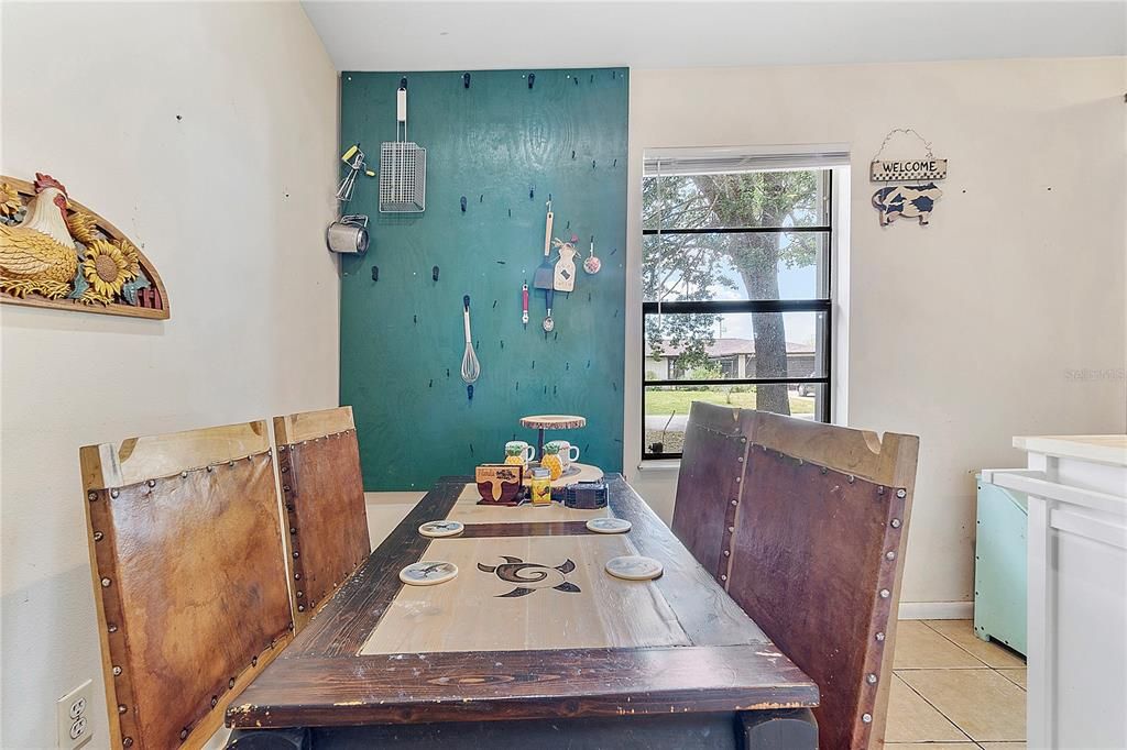 待售: $197,000 (2 贝兹, 1 浴室, 816 平方英尺)