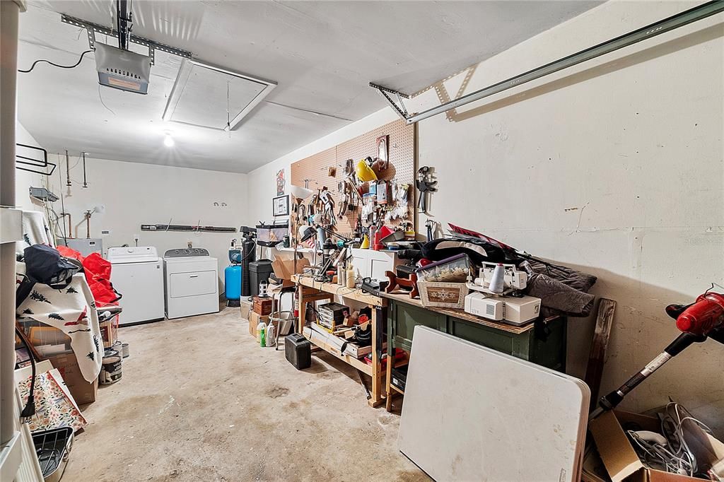 待售: $197,000 (2 贝兹, 1 浴室, 816 平方英尺)