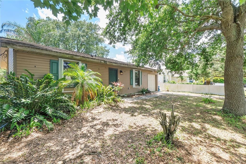 待售: $197,000 (2 贝兹, 1 浴室, 816 平方英尺)