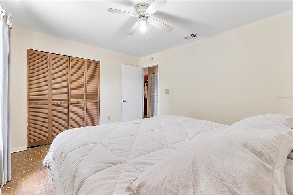 待售: $197,000 (2 贝兹, 1 浴室, 816 平方英尺)