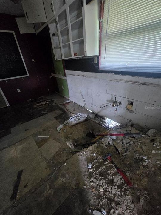 Под контрактом: $119,800 (2 спален, 1 ванн, 1353 Квадратных фут)