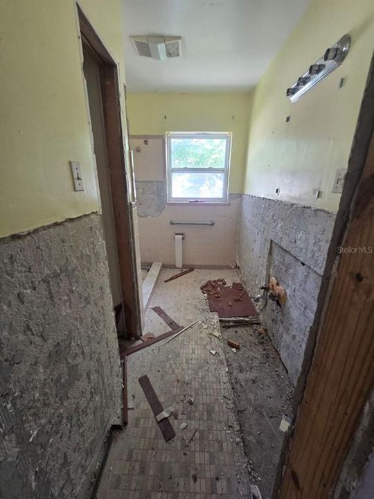 Под контрактом: $119,800 (2 спален, 1 ванн, 1353 Квадратных фут)