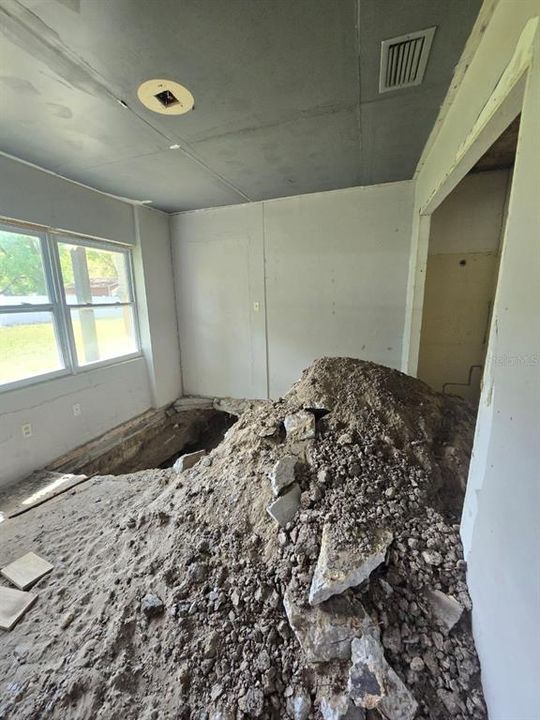 Под контрактом: $119,800 (2 спален, 1 ванн, 1353 Квадратных фут)