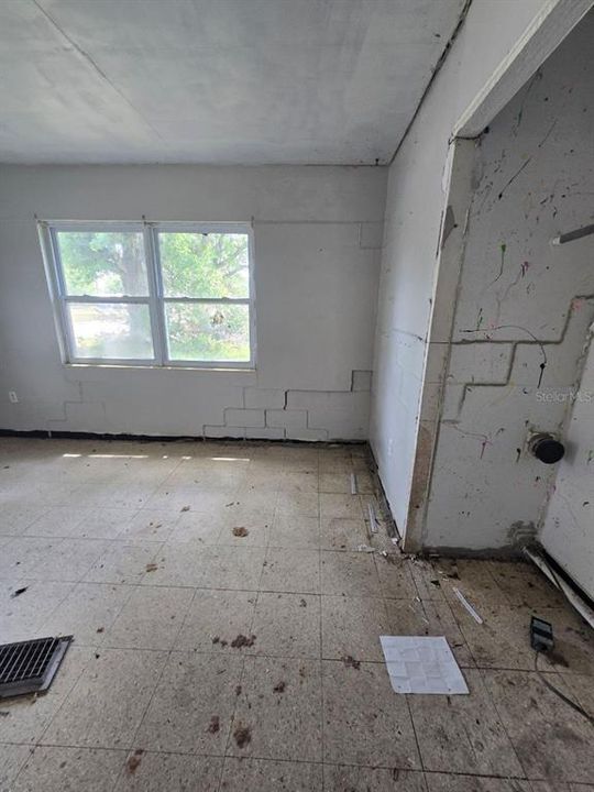 Под контрактом: $119,800 (2 спален, 1 ванн, 1353 Квадратных фут)