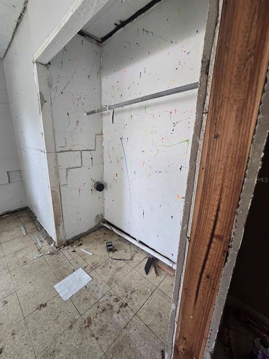 Под контрактом: $119,800 (2 спален, 1 ванн, 1353 Квадратных фут)