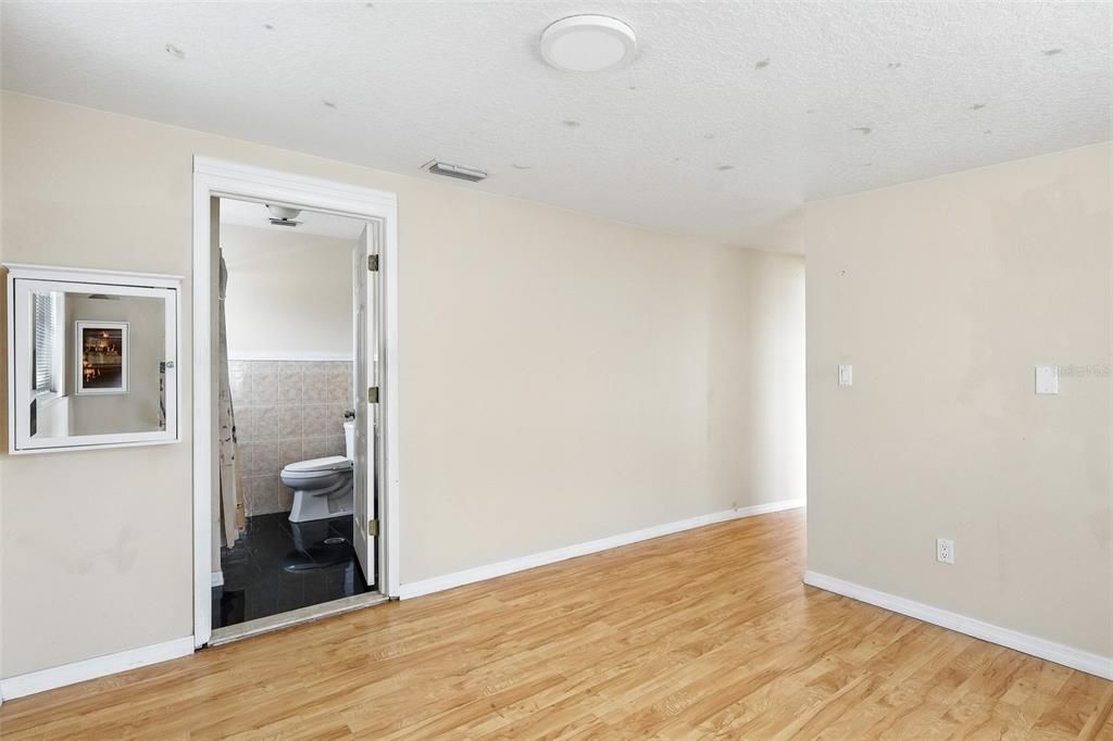 Под контрактом: $499,000 (4 спален, 4 ванн, 2577 Квадратных фут)