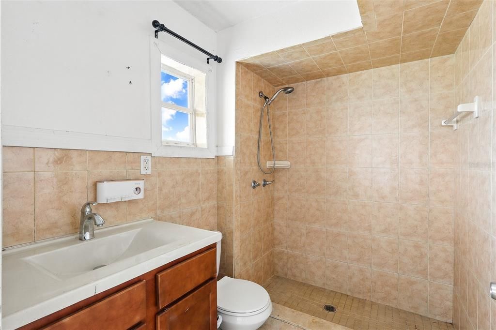 Под контрактом: $499,000 (4 спален, 4 ванн, 2577 Квадратных фут)