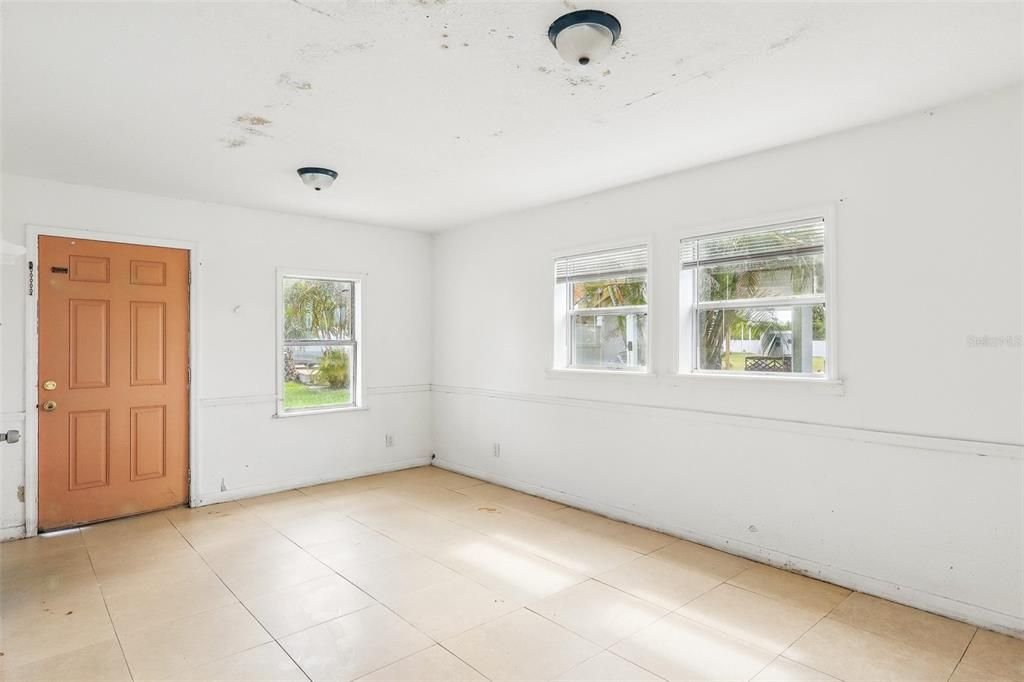 Под контрактом: $499,000 (4 спален, 4 ванн, 2577 Квадратных фут)