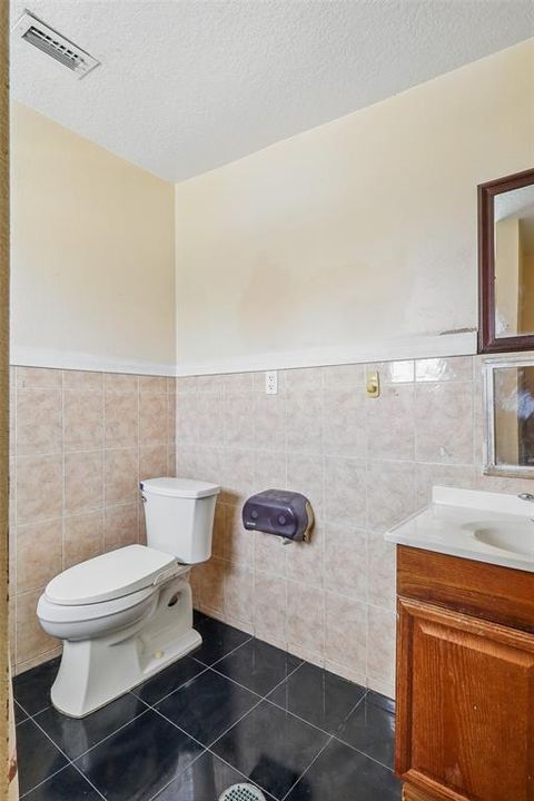 Под контрактом: $499,000 (4 спален, 4 ванн, 2577 Квадратных фут)