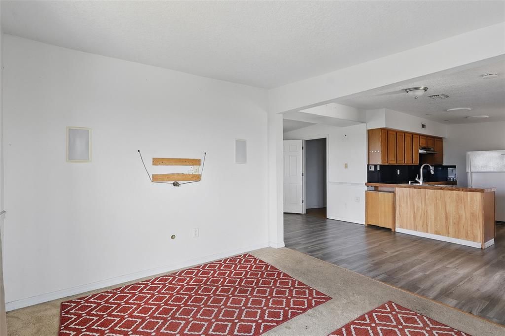 Под контрактом: $499,000 (4 спален, 4 ванн, 2577 Квадратных фут)