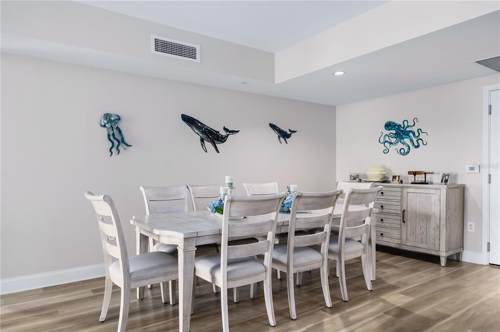 待售: $314,000 (2 贝兹, 2 浴室, 1689 平方英尺)