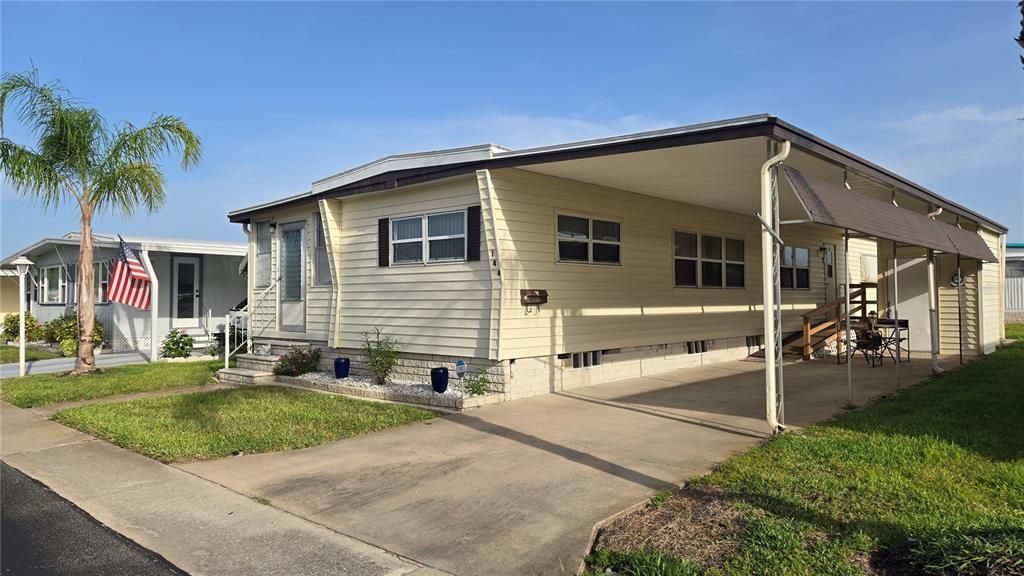 合同活跃: $99,900 (2 贝兹, 2 浴室, 850 平方英尺)