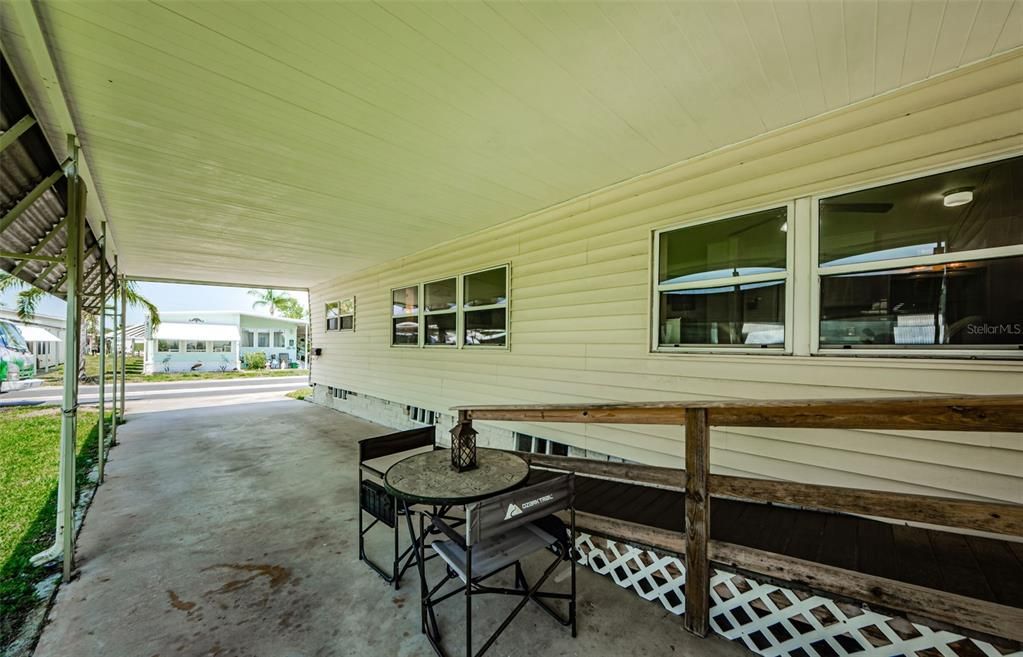 合同活跃: $99,900 (2 贝兹, 2 浴室, 850 平方英尺)